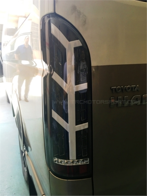 ไฟท้าย HIACE 2014 Lamborghini STYLE LIGHTBAR LED โคมสีดำ งานนำเข้า